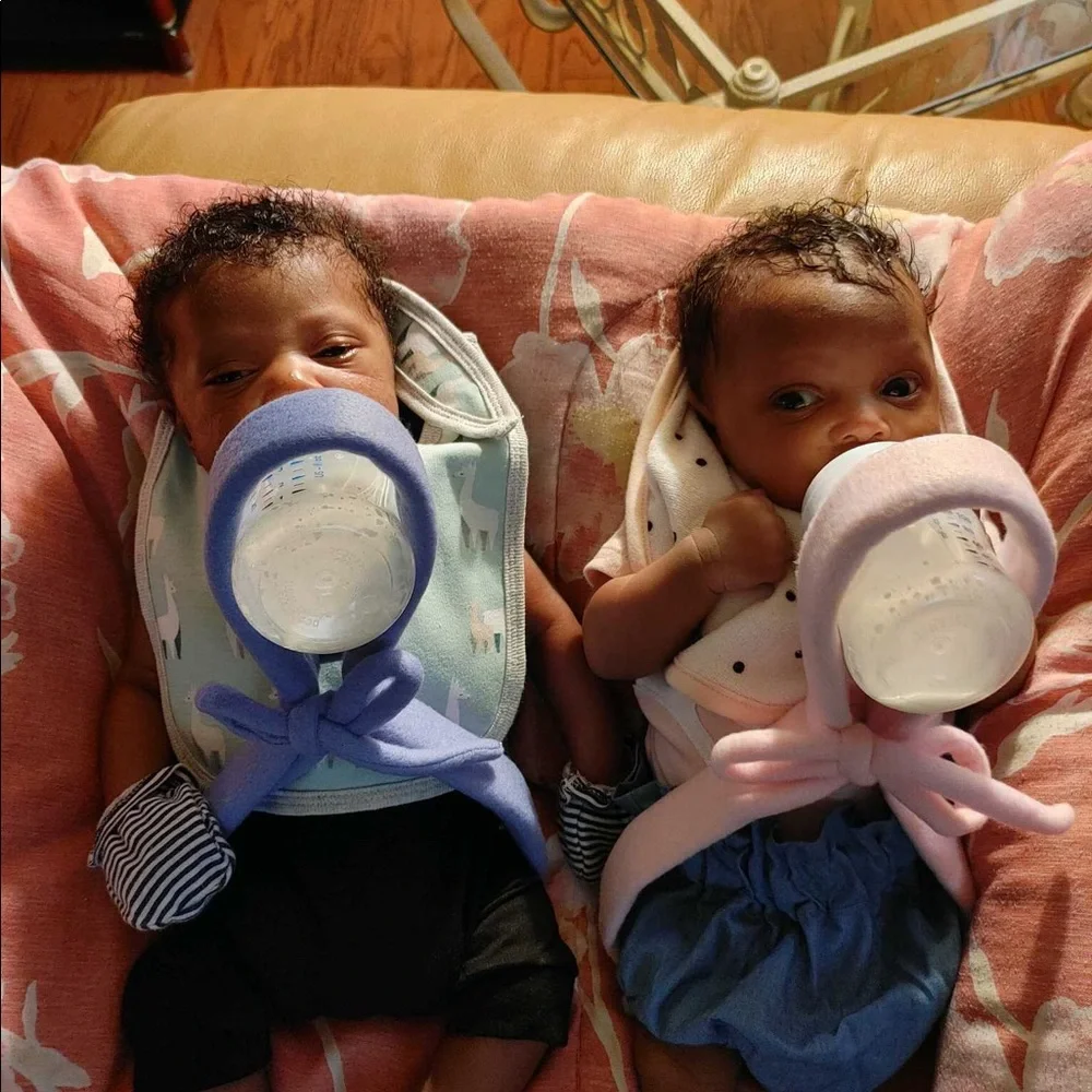 Baby Bottle Helper, Hands Free Feeding, XTRA Hand